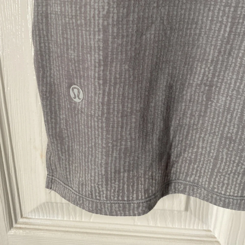 Lululemon short sleeve top sz 4/6
